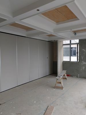 satın al Kalınlığı 105CM MDF Toplantı odası için özel olarak tasarlanmış çalıştırılabilir panel bölmeler online manufacture