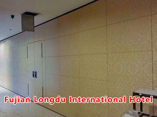 İyi bir fiyat. STC Derecesi 42-56dB ve 6061-T6 Alüminyum Çerçeveli, 304 Paslanmaz Çelik Rulolu Çalışır Bölme Duvar Sistemi çevrimiçi