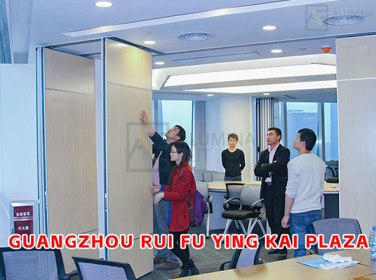 İyi bir fiyat. Ortak Çalışma Alanları için 6061-T6 Profil ve Q235 Çelik Çerçeveli Yangına Dayanıklı Ahşap Akustik Bölme Duvarı çevrimiçi