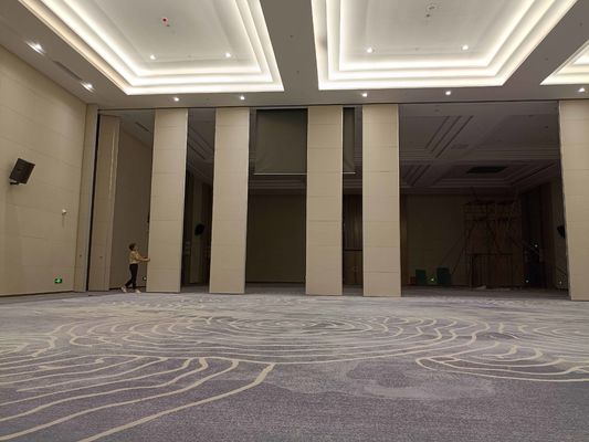 Melamine Tahta Spor Salonu Akustik Bölme Duvarı Balo Salonu Ses geçirmez Katlanabilir Duvarlar
