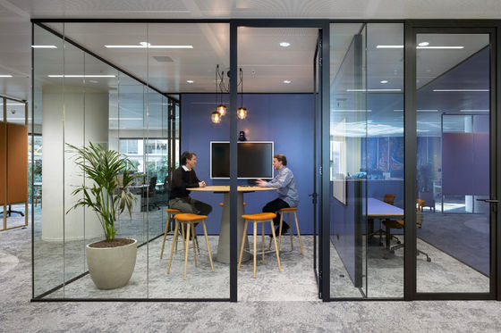 Özel Modern Ofis Cam Bölme Duvarı Ses geçirmez Alüminyum Çerçeve Ticari alanlar için Tempered Glass Divider