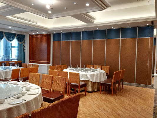Pürüzsüz İşletme Otel Akustik Katlanabilir Oda Bölme Duvarları Ticari