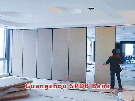 İyi bir fiyat. Guangzhou SPD Bank | Ziyafet Salonları için 105CM Kalınlığında ve STC Derecesi 42-56dB Olan, MDF Levha Özellikli, İşletilebilir Hareketli Bölme Duvarı çevrimiçi
